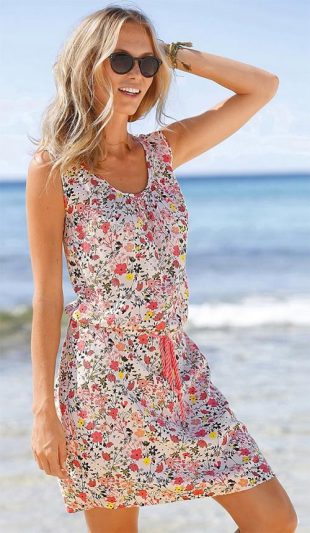 Květinové plážové šaty přes plavky