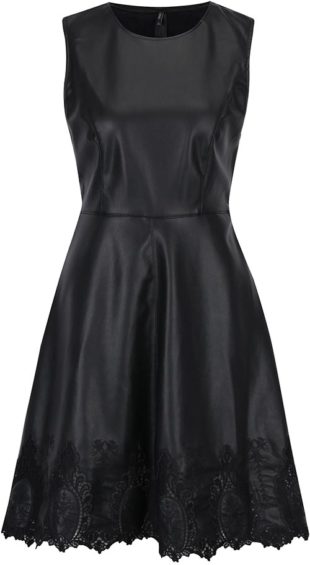 Černé koženkové šaty s krajkovými detaily