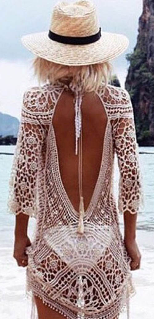 Děrované plážové šaty