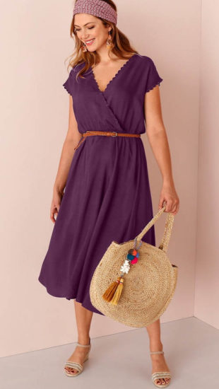 Dlouhé fialové šaty s překřížením