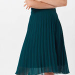 Letní společenské šaty s plísovanou sukní