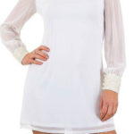 Kraťoučké bílé šaty s dlouhými poloprůhlednými rukávy