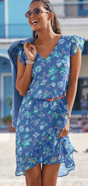 Krásné modré letní šaty s květinovým vzorem