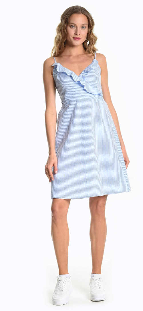Letní proužkované šaty s volánkem v modro-bílé kombinaci
