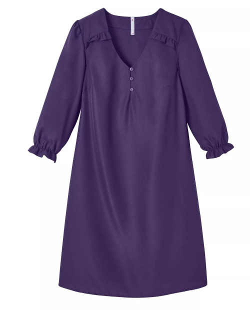 fialové šaty zdobené volánky