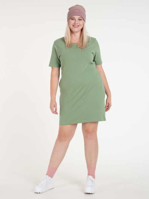 Krátké zelené šaty volného střihu v konfekci size plus