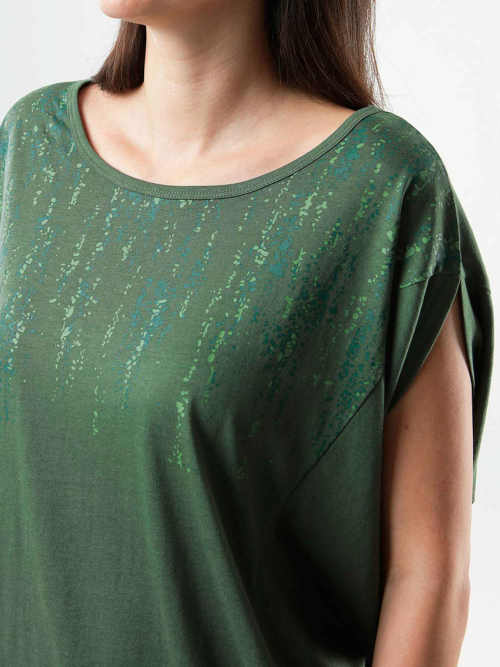 zelené šaty s kulatým výstřihem u krku