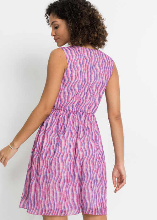 fialové vzorované dámské šaty