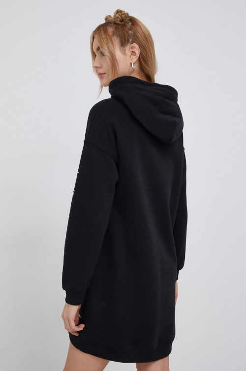 mikinové šaty s kapucí