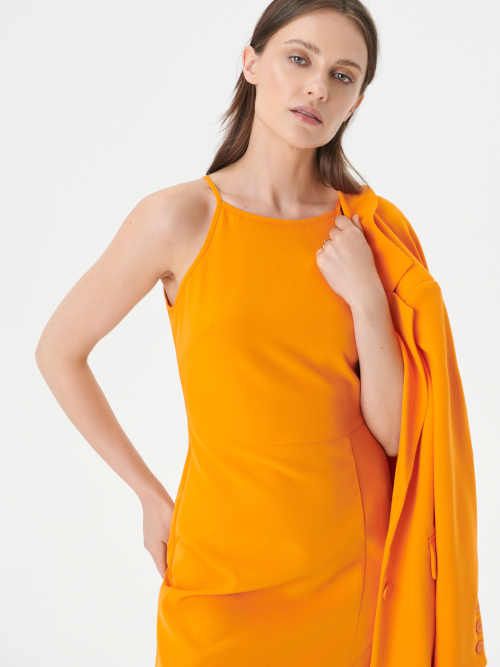 oranžové šaty na úzká ramínka