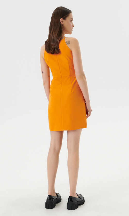oranžové šaty v mini délce