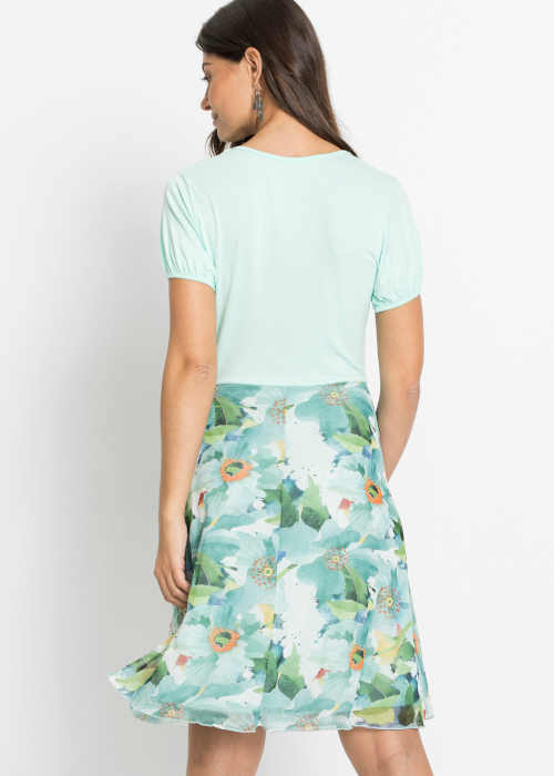 šaty s květovanou sukní