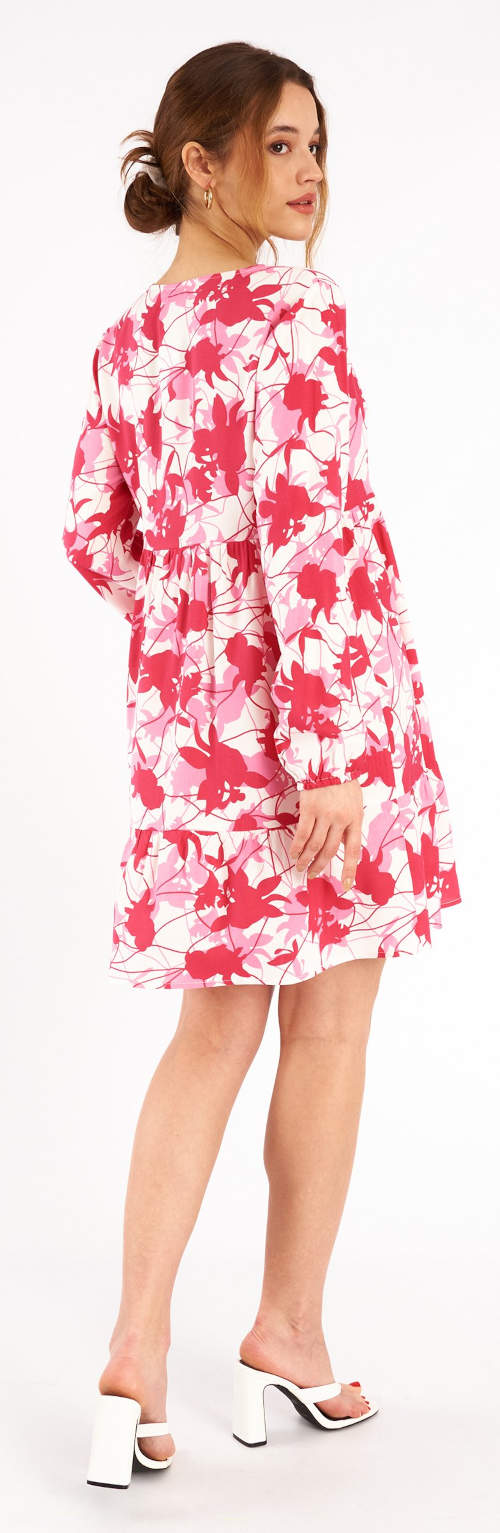 Růžové květované šaty na léto