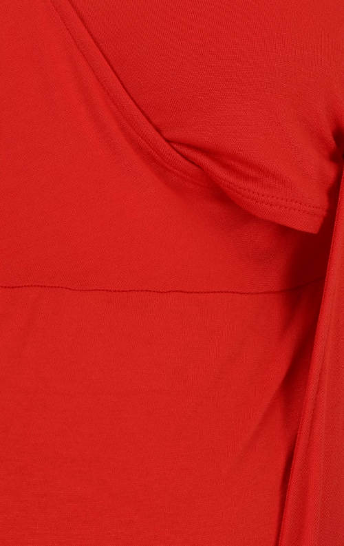 Červené společenské šaty umožňující snadné kojení